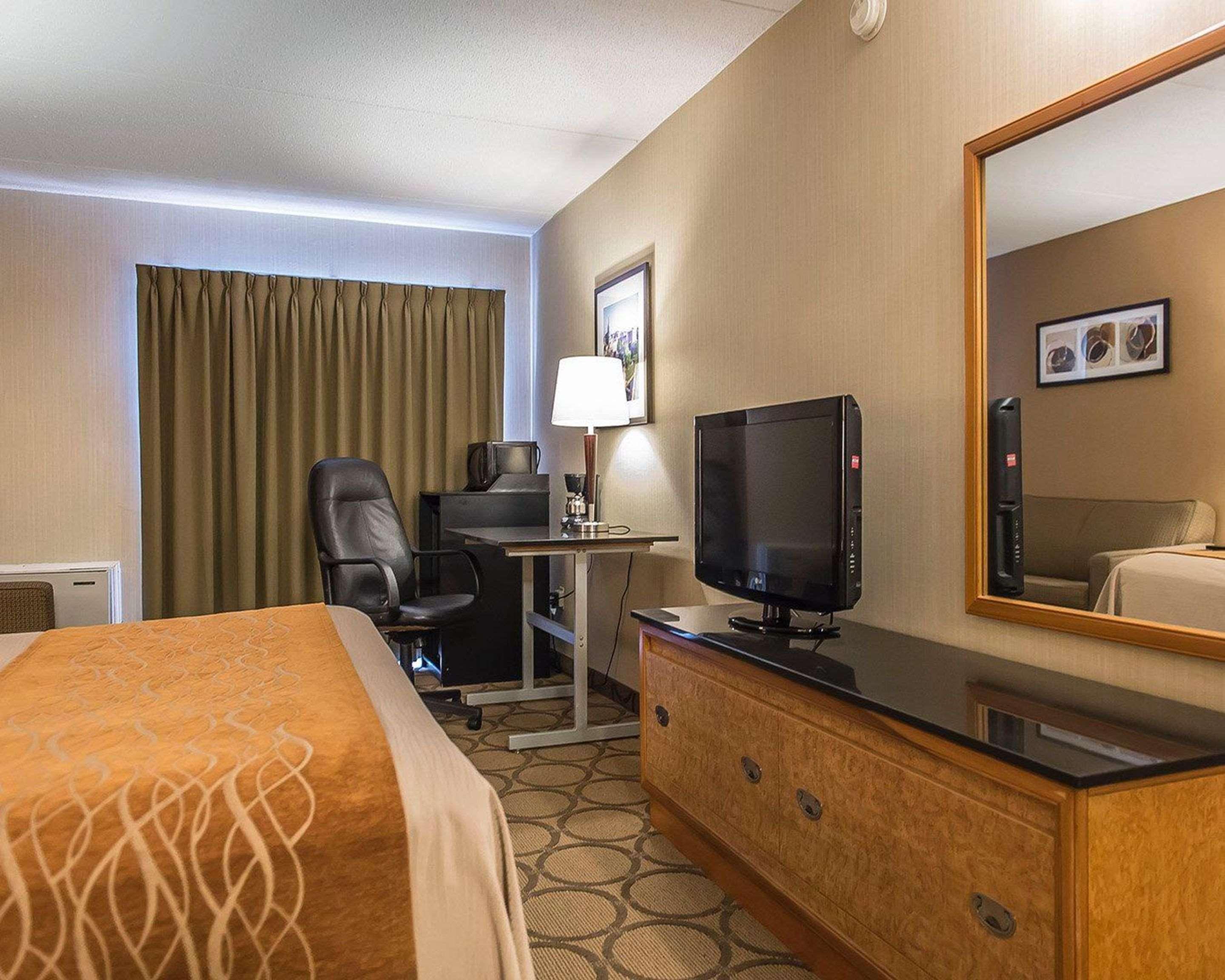 Comfort Inn Kingston Highway 401 Exterior foto