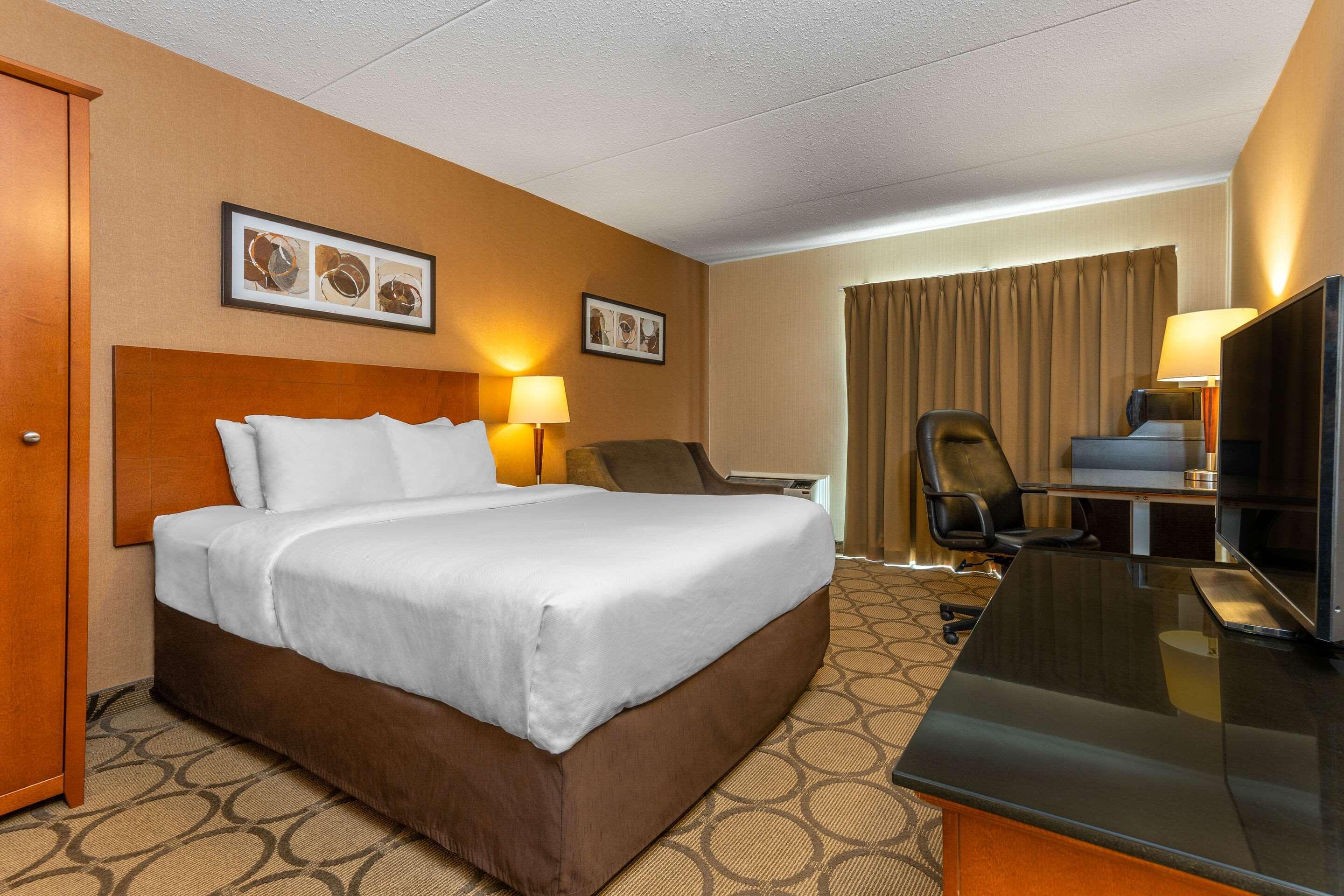Comfort Inn Kingston Highway 401 Exterior foto