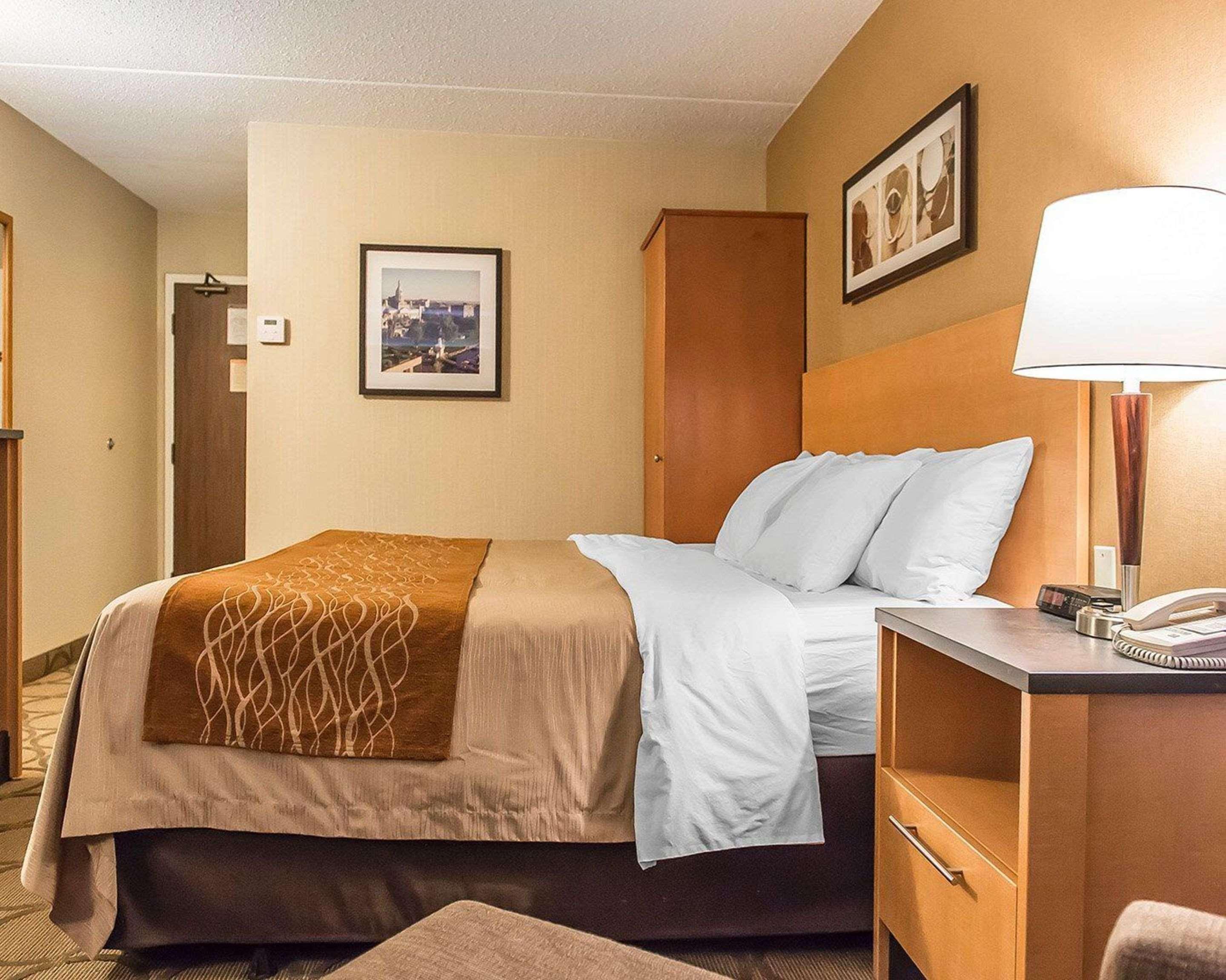 Comfort Inn Kingston Highway 401 Exterior foto
