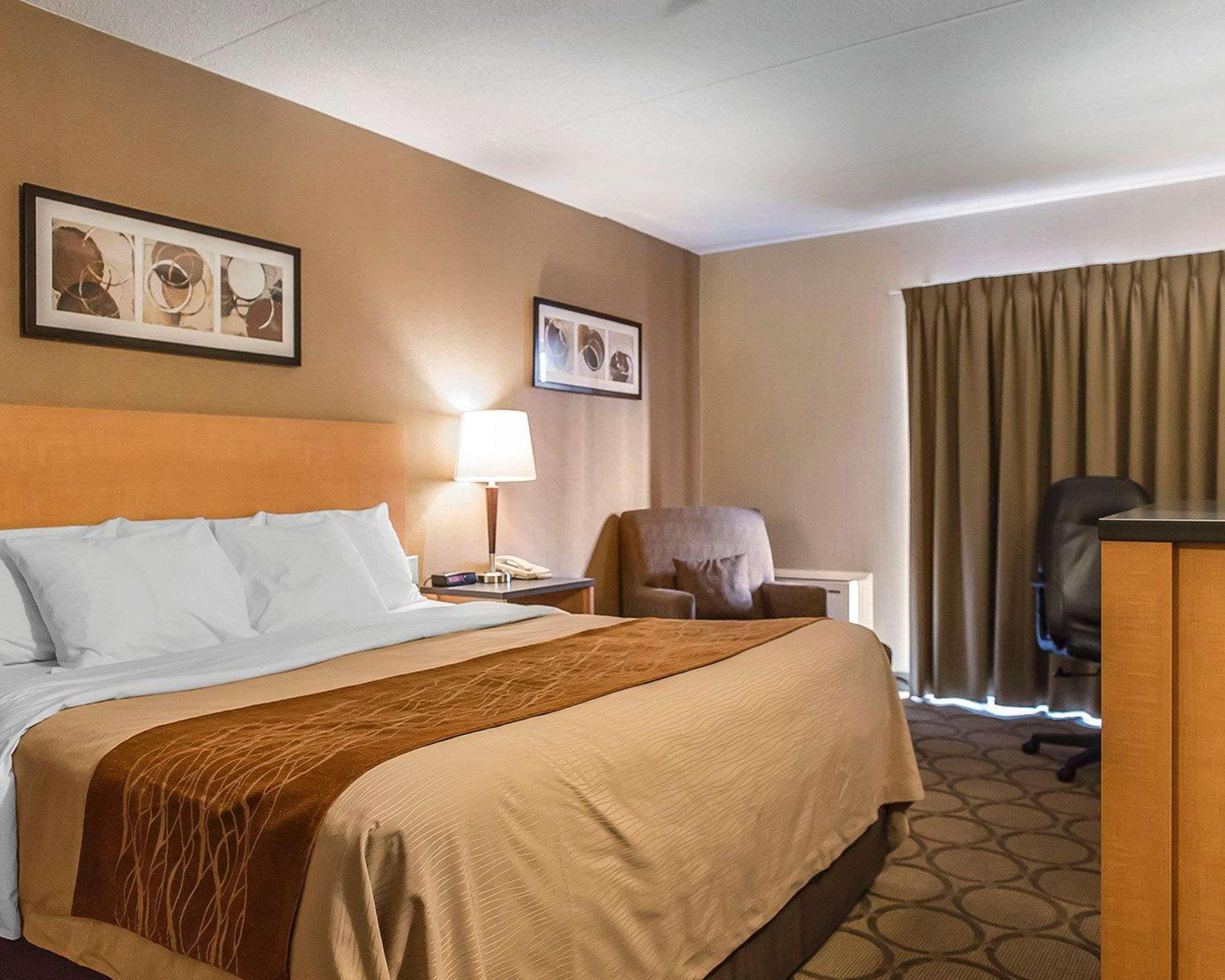 Comfort Inn Kingston Highway 401 Exterior foto