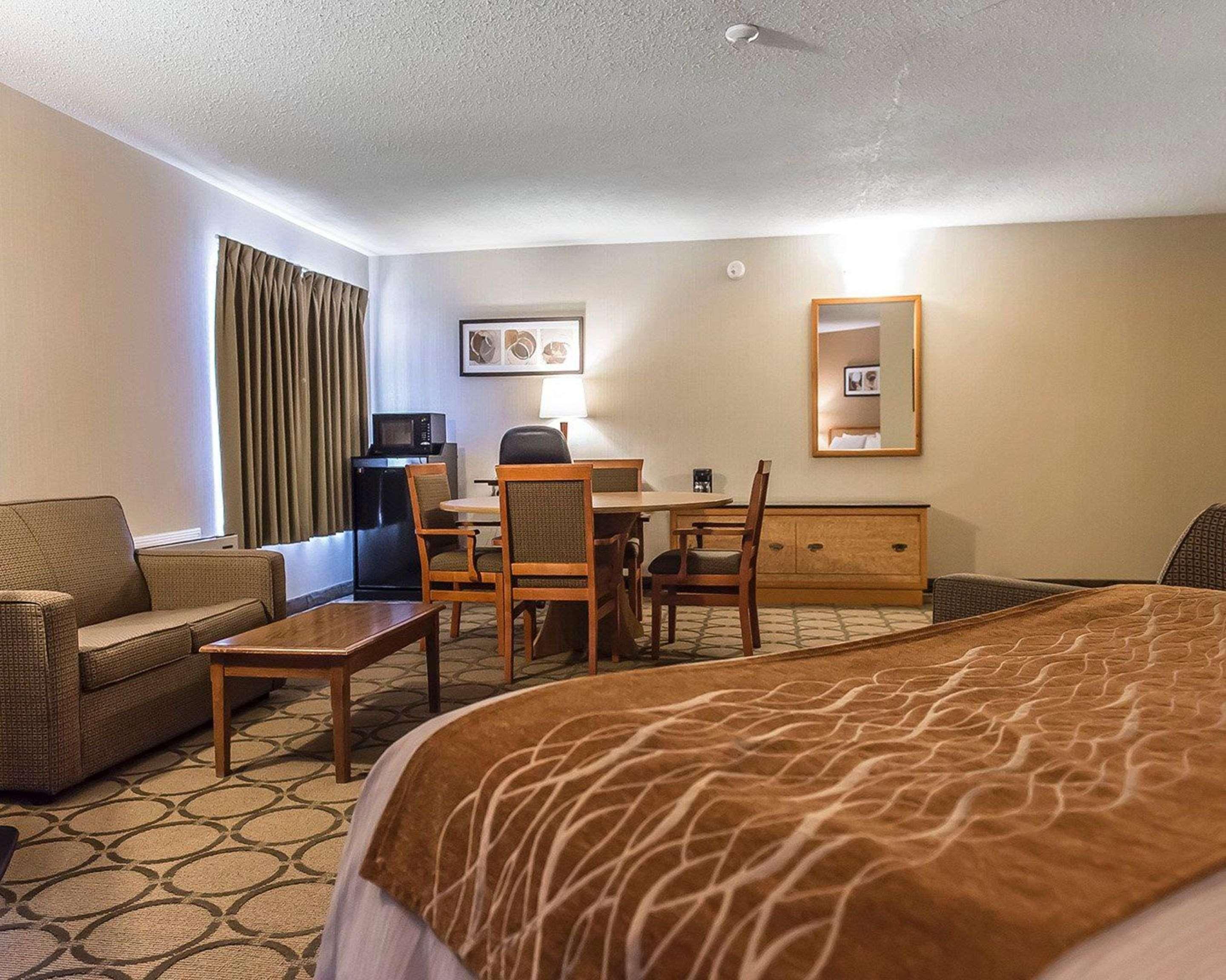 Comfort Inn Kingston Highway 401 Exterior foto