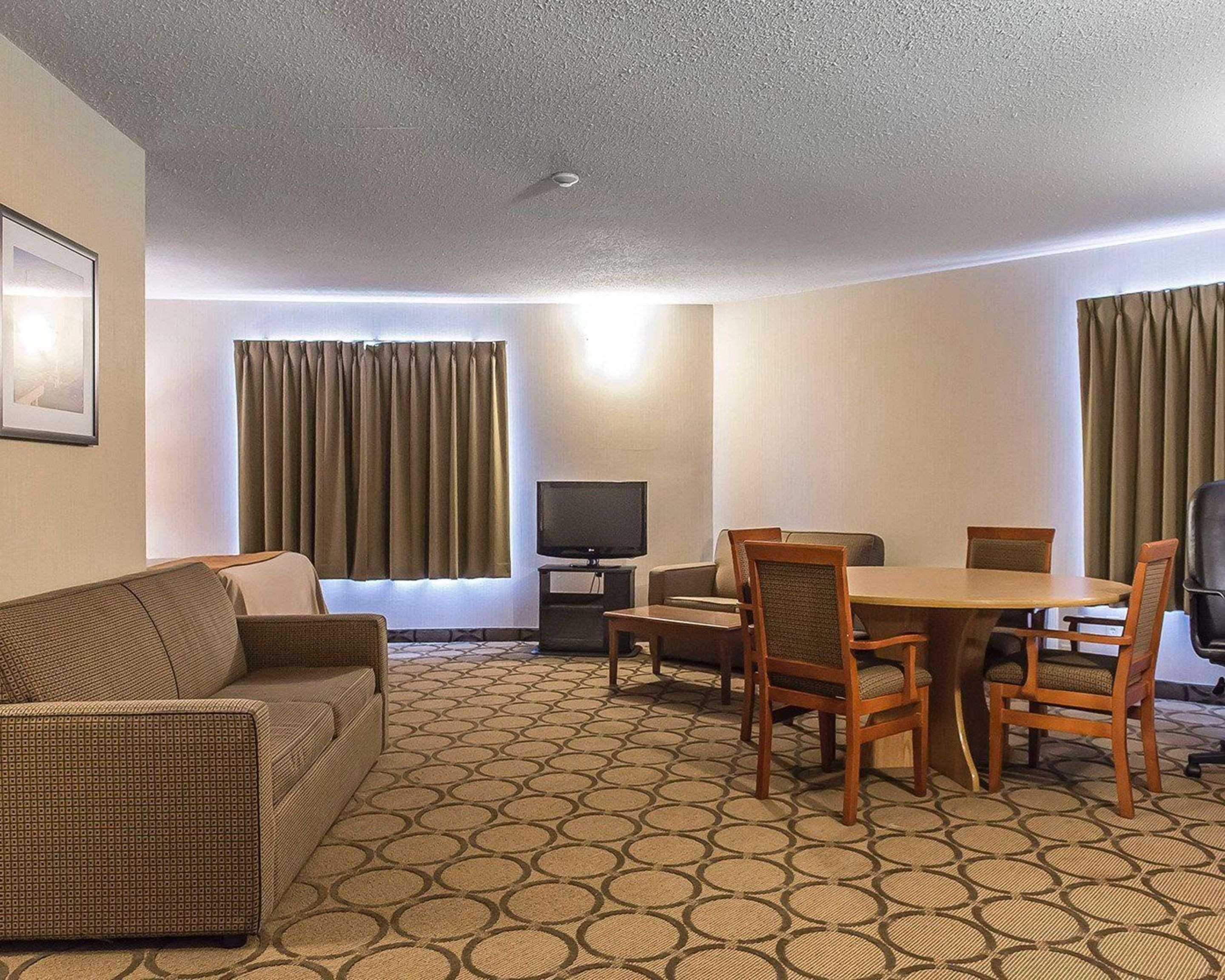 Comfort Inn Kingston Highway 401 Exterior foto
