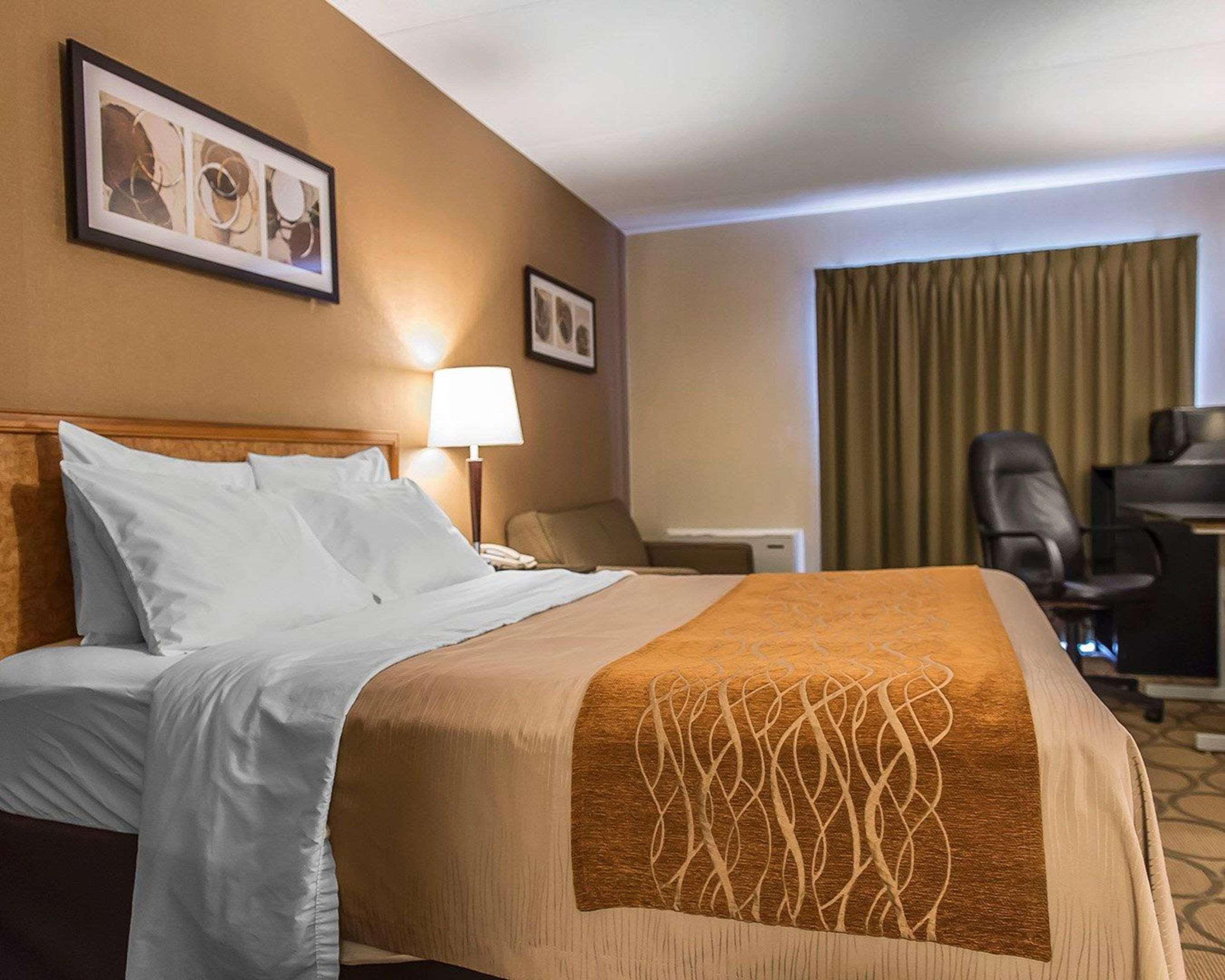 Comfort Inn Kingston Highway 401 Exterior foto