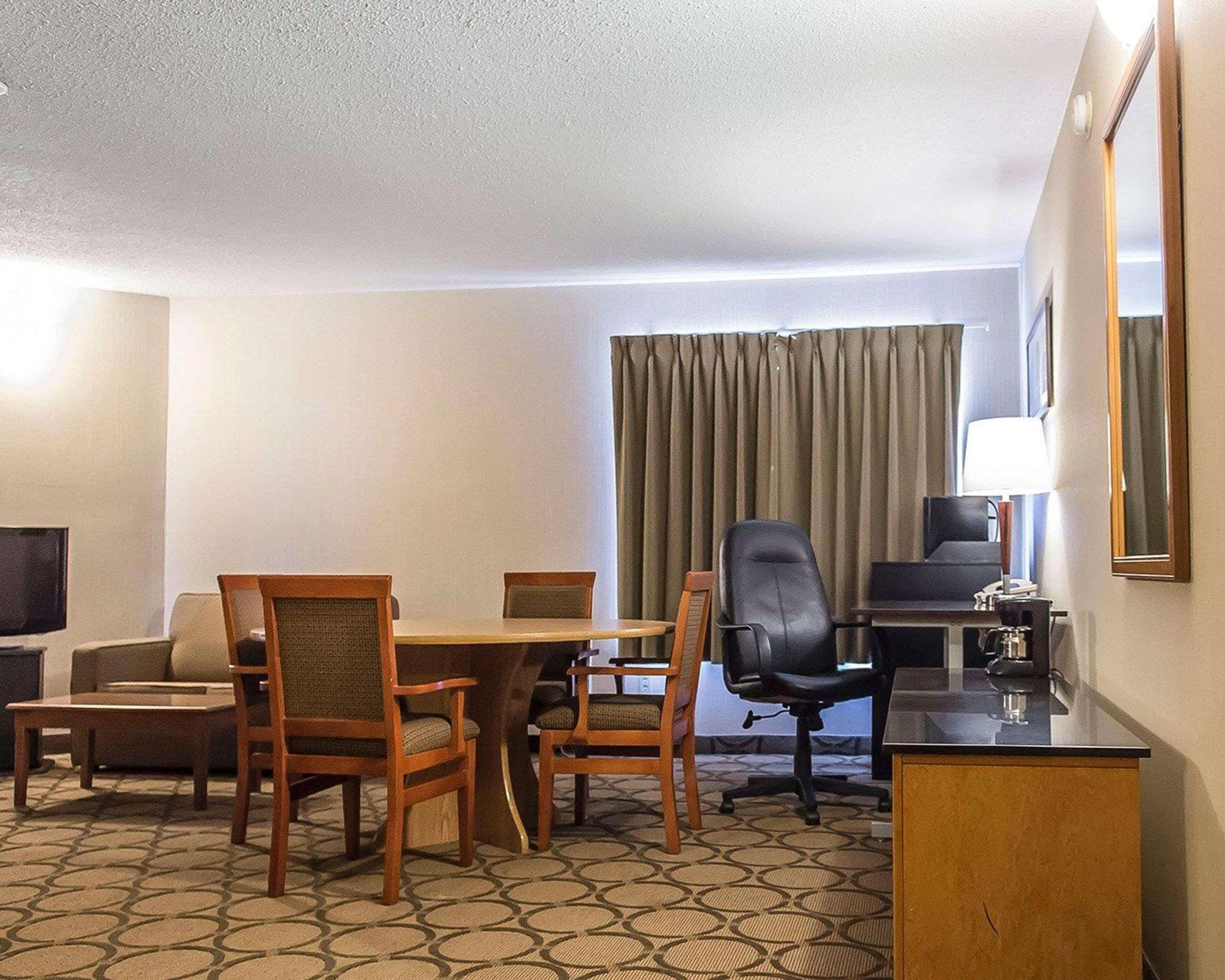 Comfort Inn Kingston Highway 401 Exterior foto