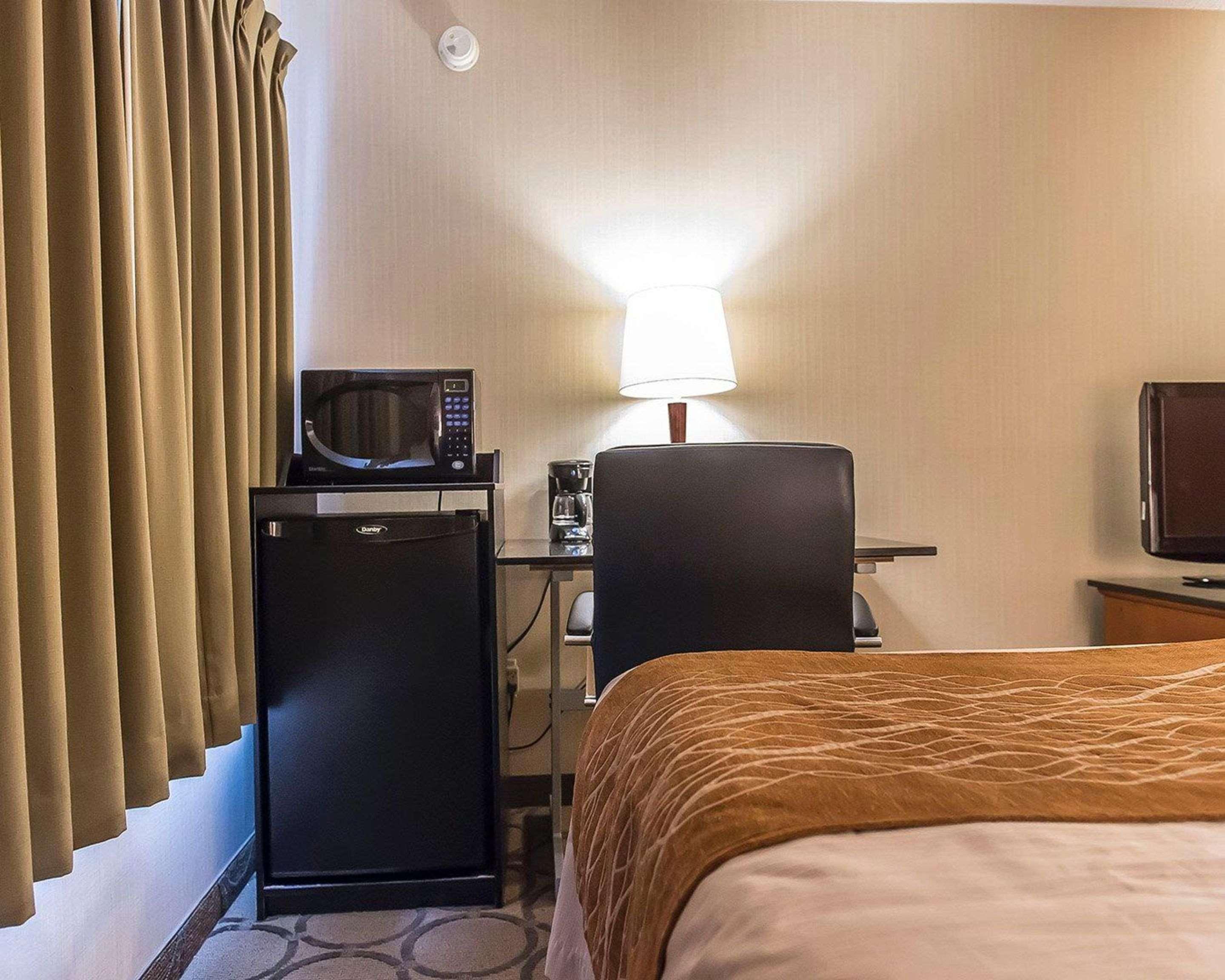 Comfort Inn Kingston Highway 401 Exterior foto