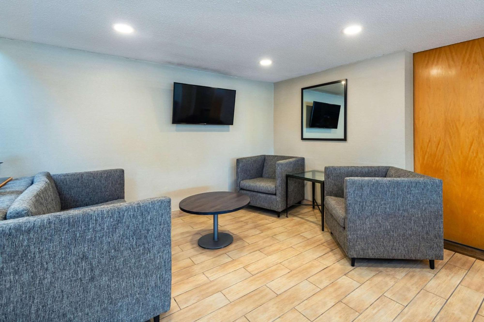 Comfort Inn Kingston Highway 401 Exterior foto