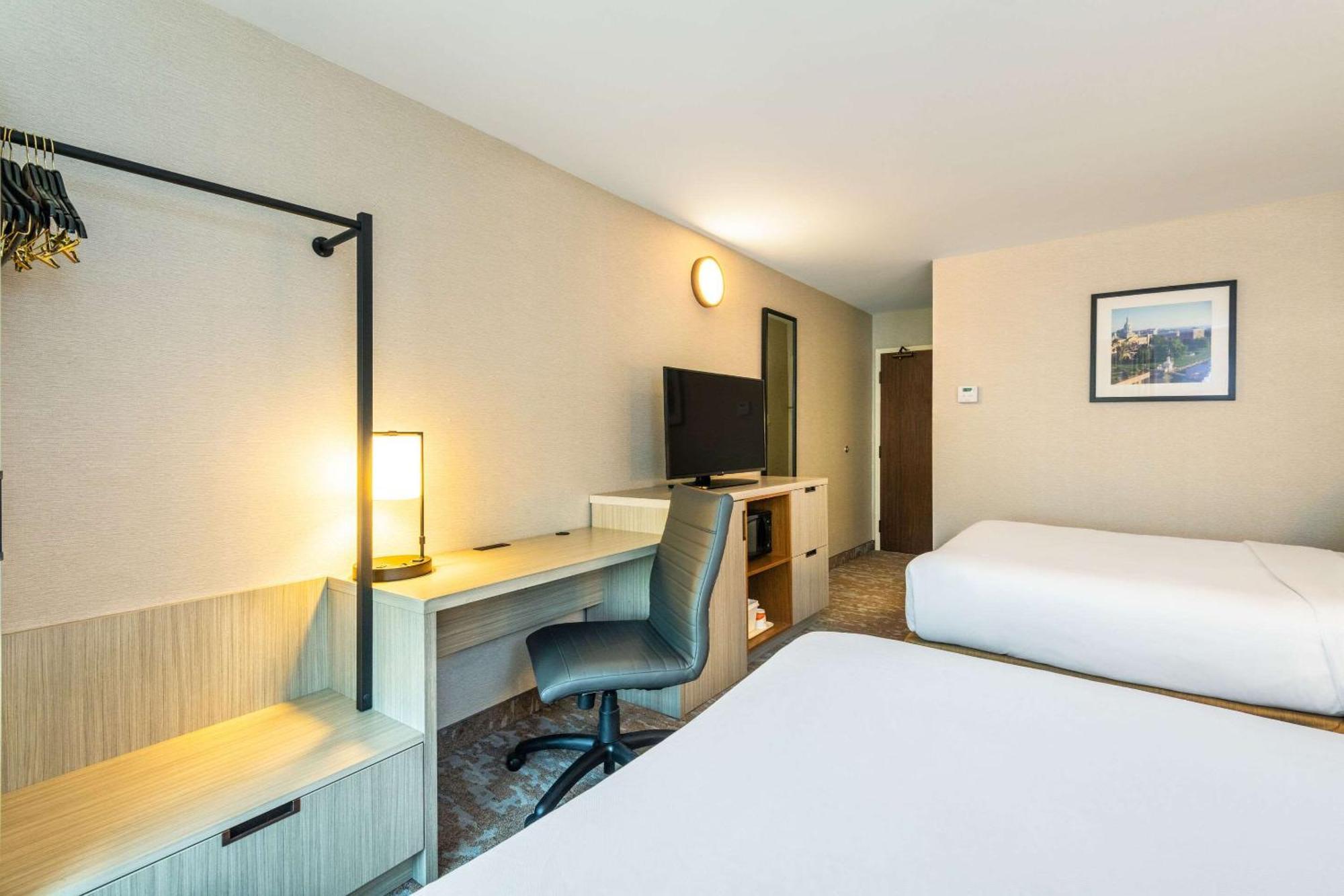 Comfort Inn Kingston Highway 401 Exterior foto