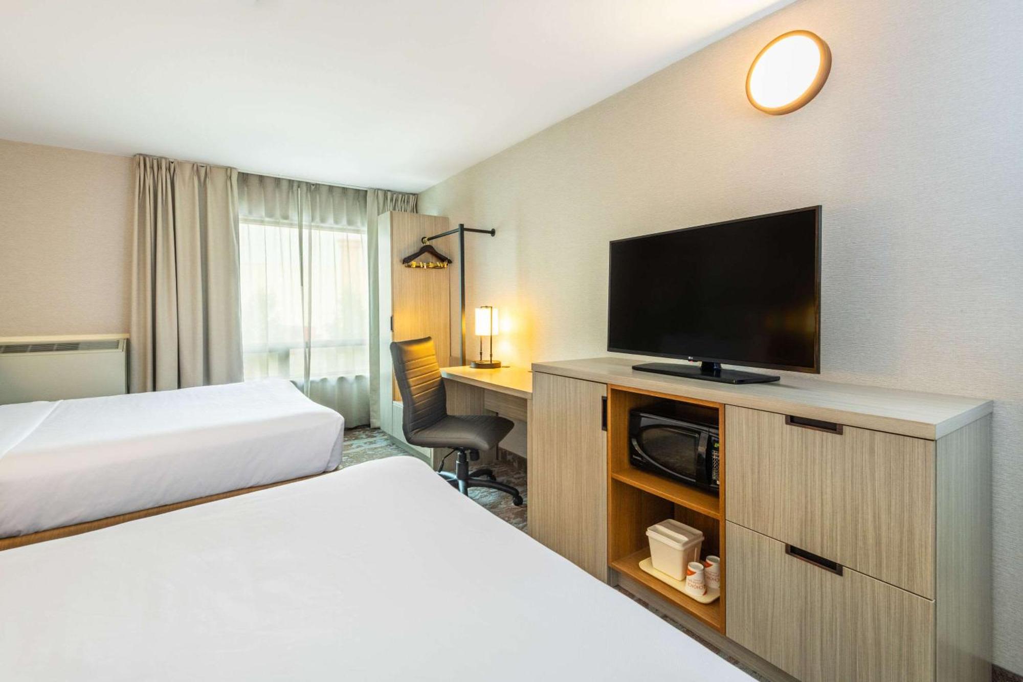 Comfort Inn Kingston Highway 401 Exterior foto