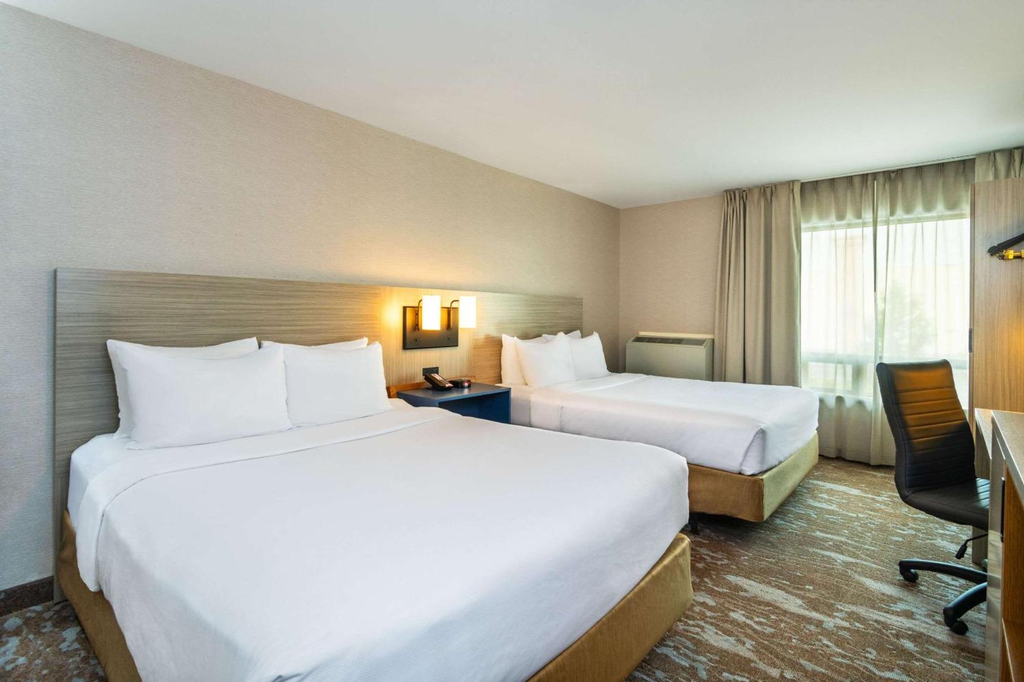 Comfort Inn Kingston Highway 401 Exterior foto